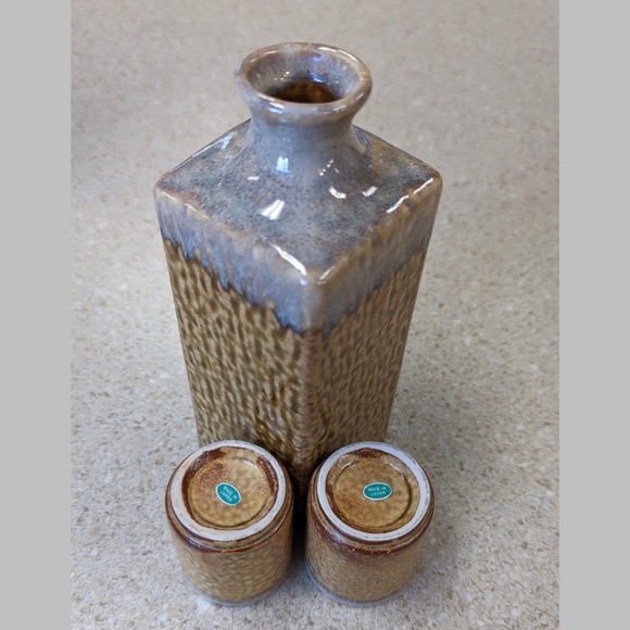 Vintage Japanese 12oz Saki Serving Bottle & Cups Made in Japan - Picture 2 of 5